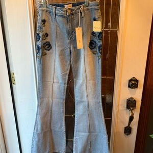 FREE PEOPLE!!!! DRIFTWOOD Light Blue Flare Jeans with Floral Embroidery NWT